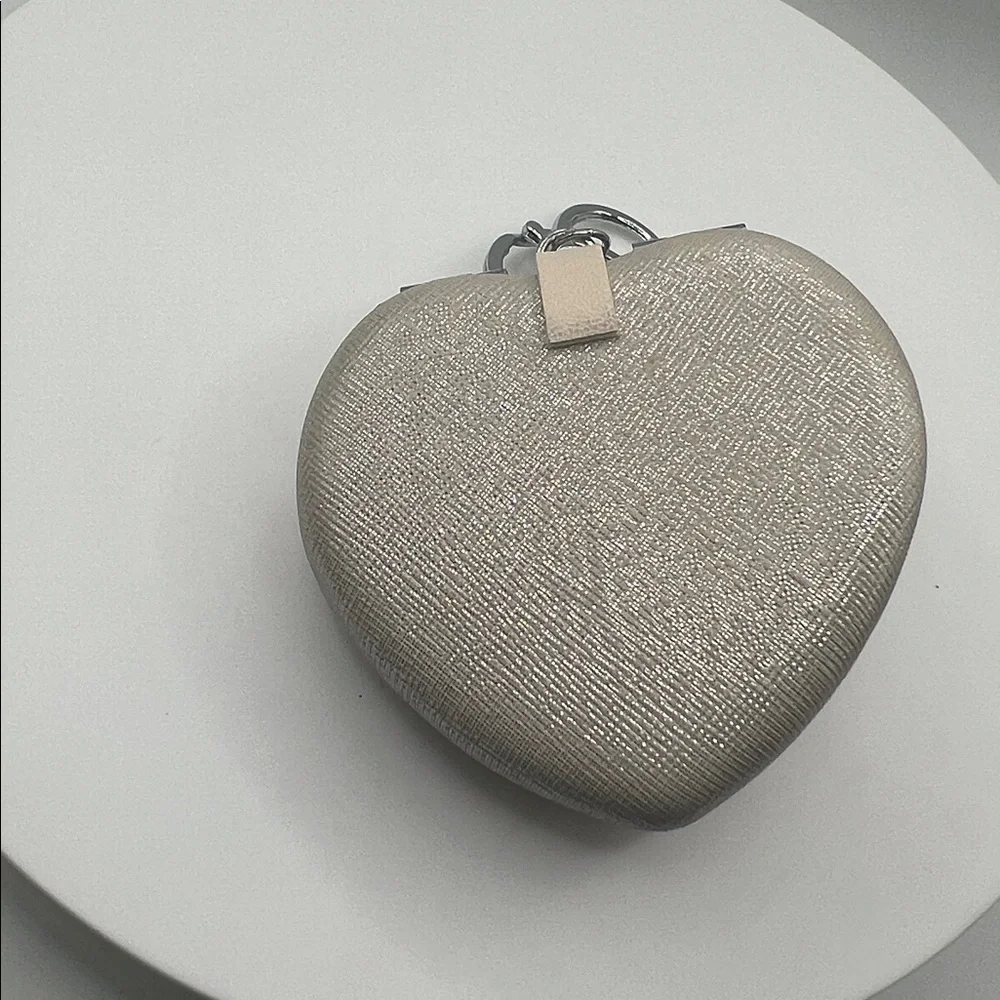 193. Elegant Gold Heart Keychain Mirror with Floral Accent